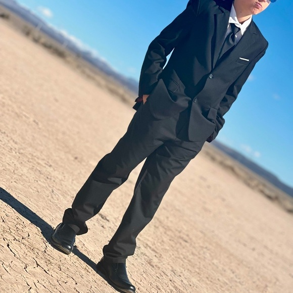 Boys Sz 12 Black 3 Piece Suit and FREE White Dress Shirt! - Picture 2 of 7